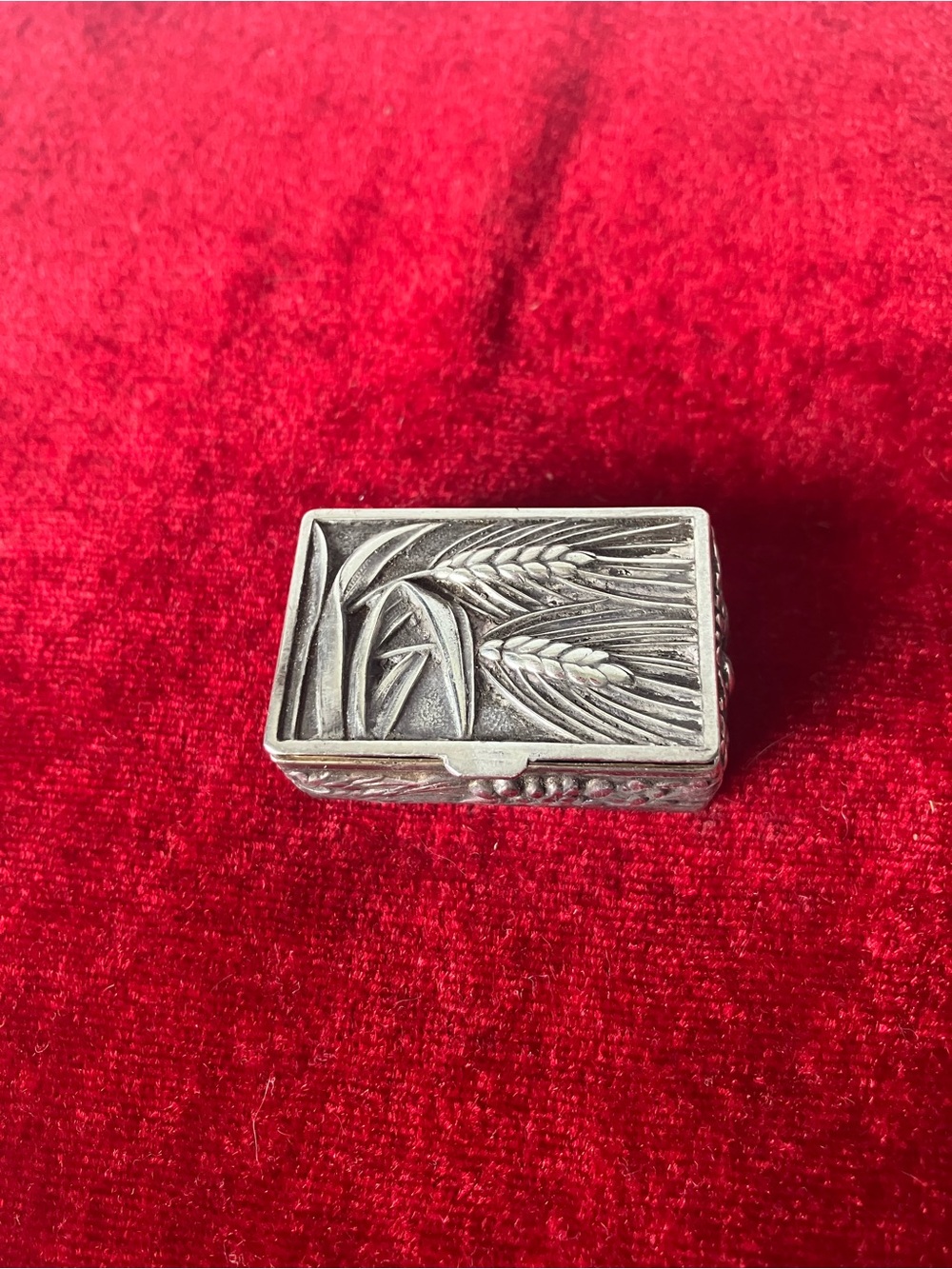 Vintage Sterling Silver 17.6g Fall Autumn Wheat Repousse Hinged Pill Trinket Box